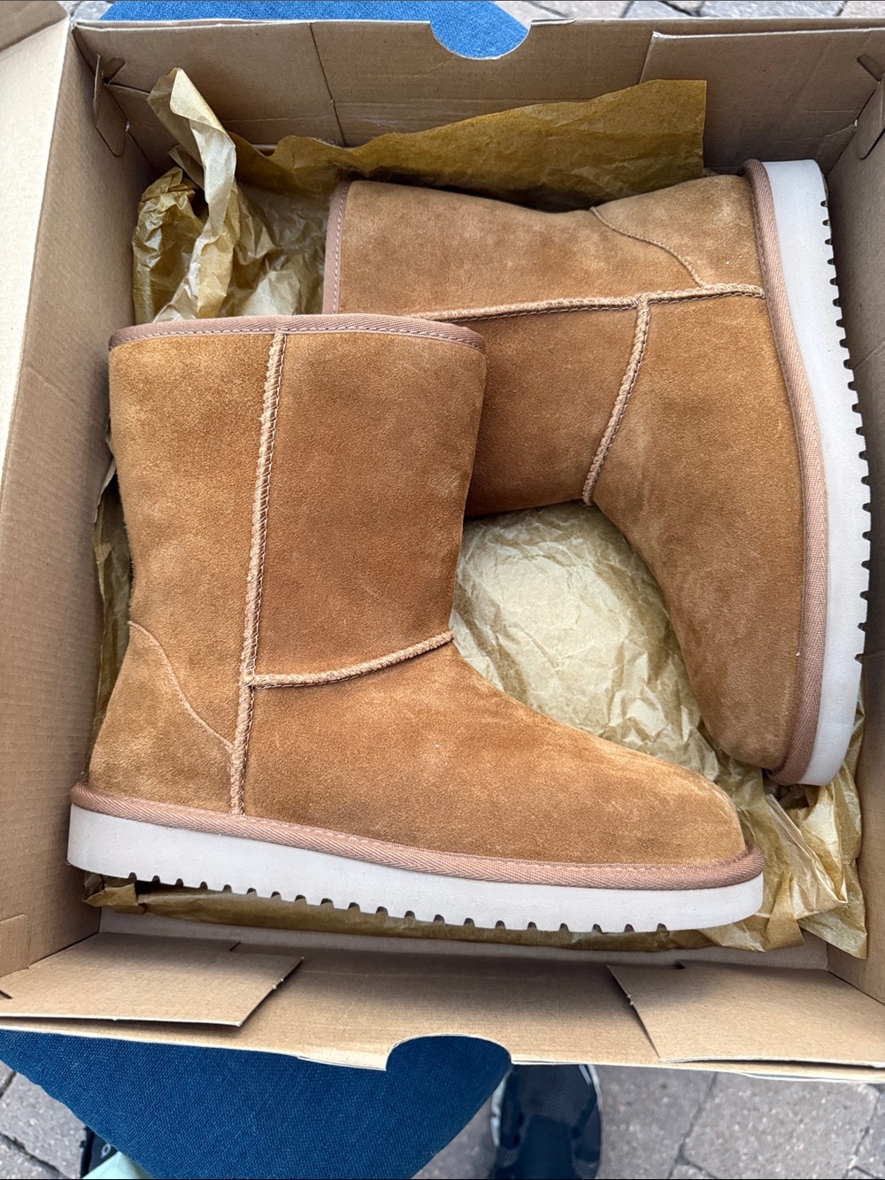 Koolaburra NWT Chestnut Suede Cozy Short Boots